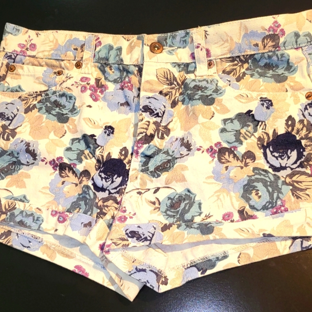 Forever 21 Floral White Premium Denim Short Size 29